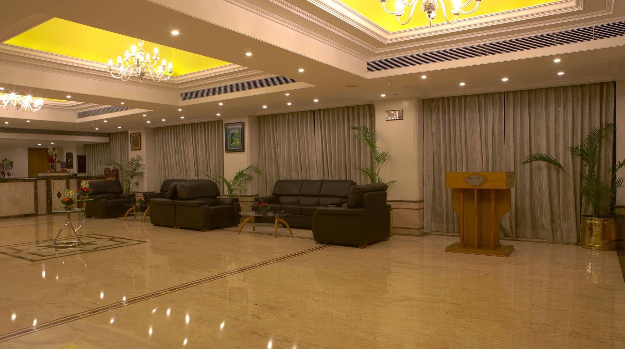 Gemini Continental, Hazratganj Ξενοδοχείο Λάκναου Εξωτερικό φωτογραφία